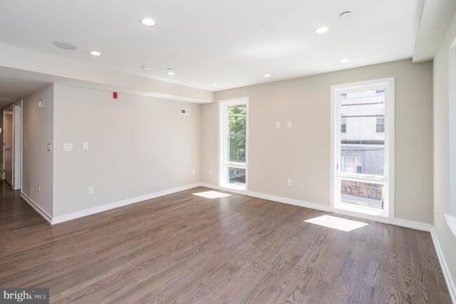 Building Photo - 1701 Bainbridge St