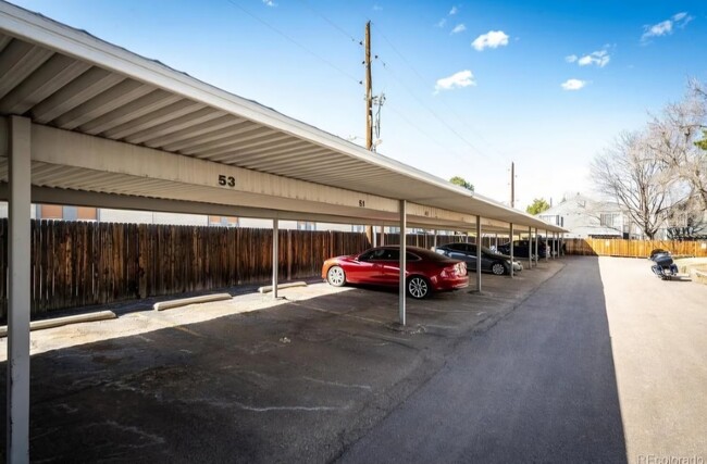 Building Photo - 2325 S Linden Ct