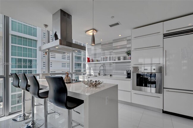 Building Photo - 1100 Biscayne Blvd