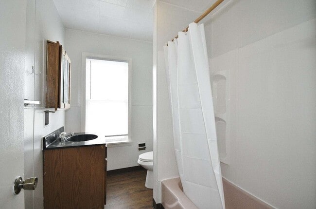 Building Photo - Charming 3-bedroom, 1-bathroom house locat...