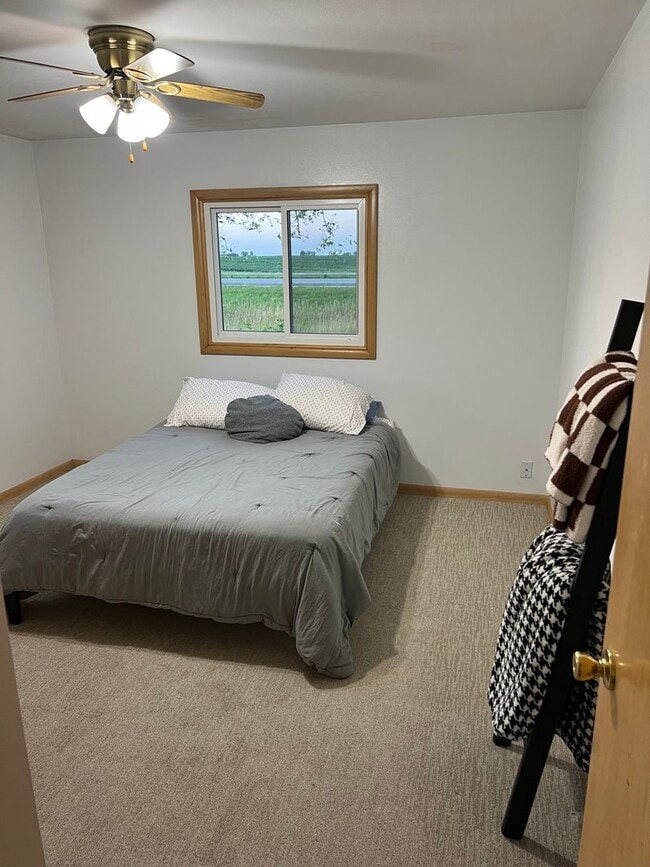 Building Photo - Rent; 3 bed acreage property