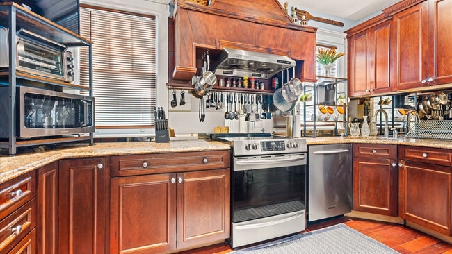 Building Photo - 27 S Oakland Ave