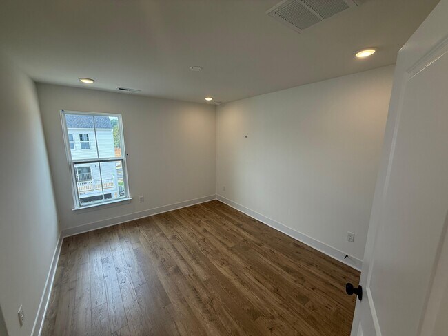 Building Photo - 15390 Oasis Sun Aly