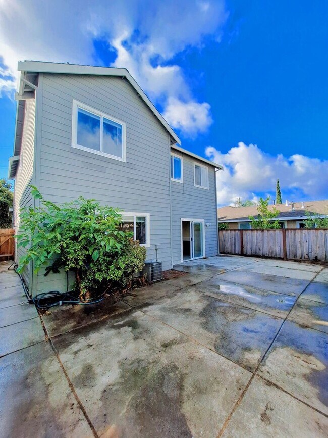 Building Photo - 1213 Panoche Ave