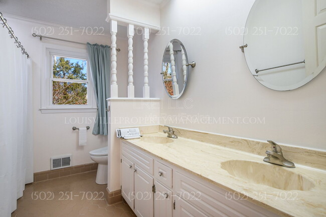 Building Photo - 3609 Locust Cir E