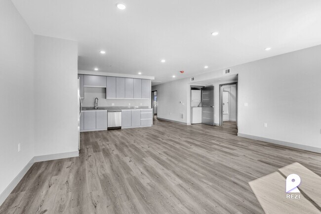 Building Photo - 7040 Woodman Ave