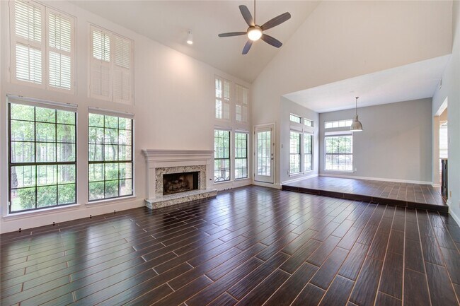 Building Photo - 25 Fairway Oaks Pl