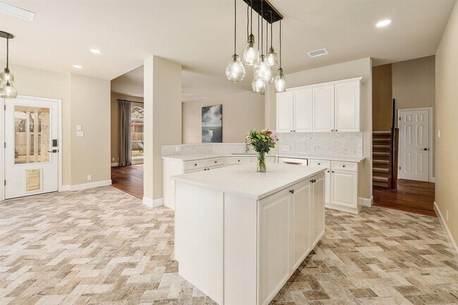 Building Photo - 8216 Fern Bluff Ave