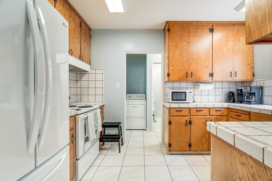 Building Photo - 510 S Murphy Ave