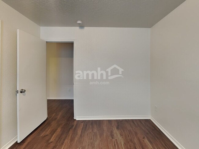 Building Photo - 9220 W Hearthside Dr