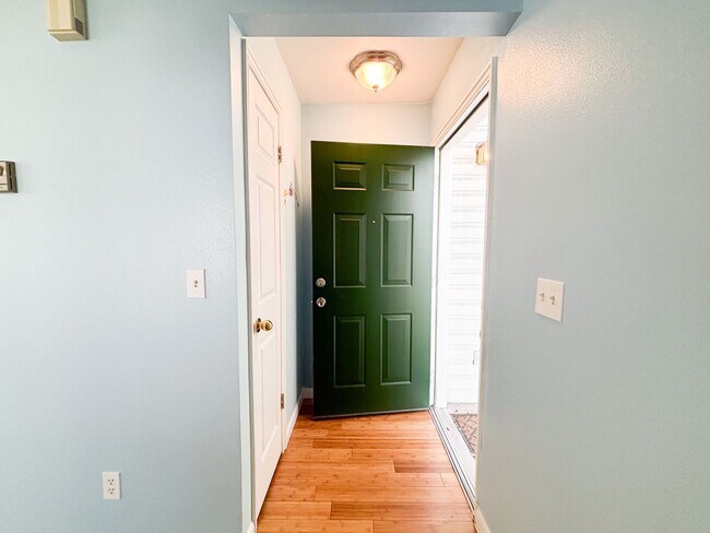 Building Photo - 2 BR/1BA | Newly Renovated Condo | In Orem!