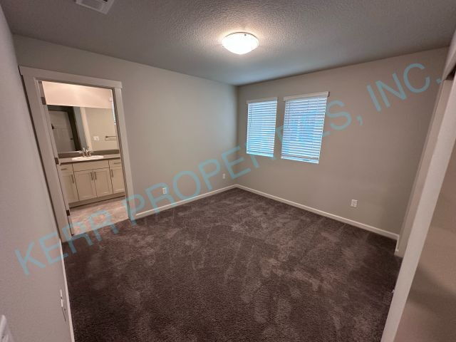 Building Photo - Discover Spacious Comfort: Elegant 3-Bed, 3.5-Bath Townhouse in Happy Valley!