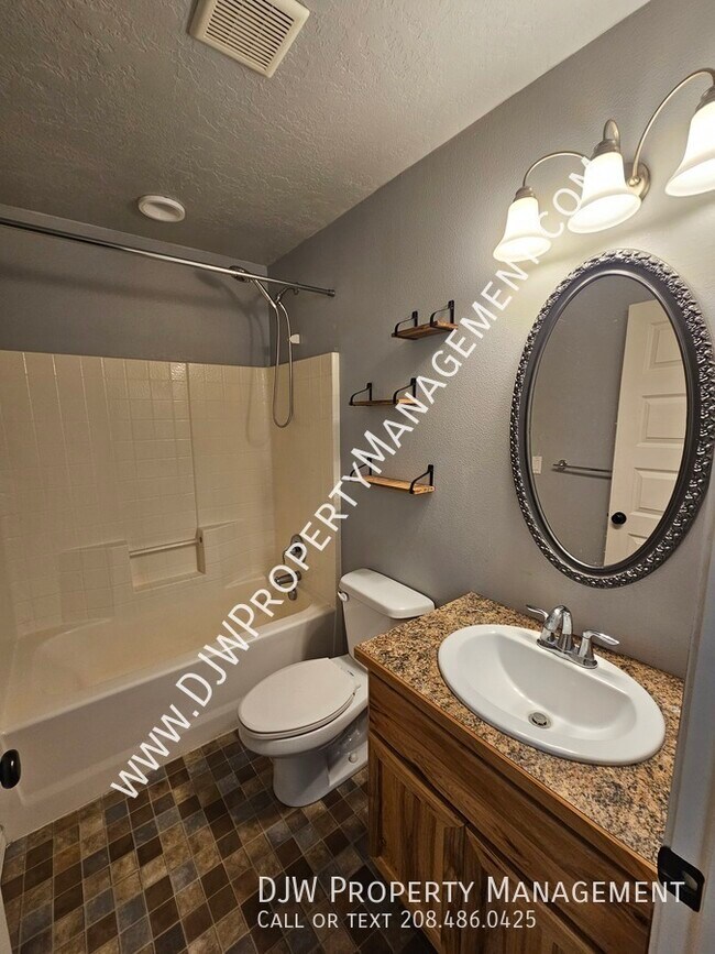 Building Photo - 1307 W Belknap Dr.