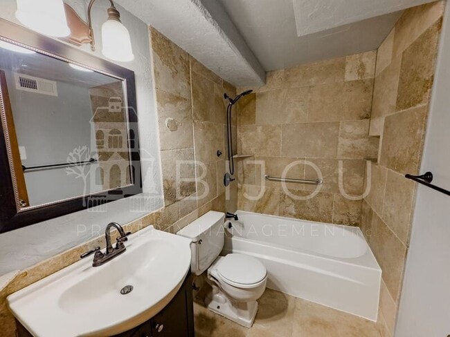 Building Photo - 3306 W Platte Ave