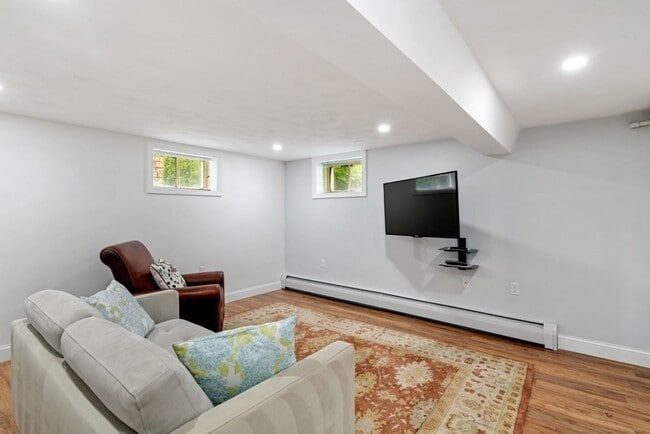 Building Photo - 45 Magoun St