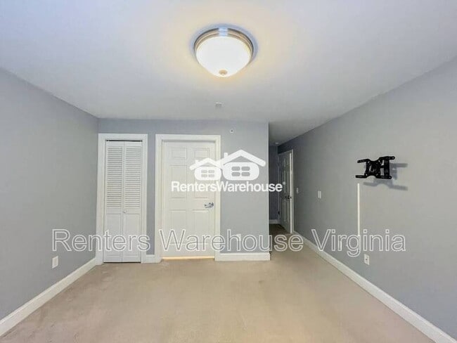 Building Photo - 500 Judah Way