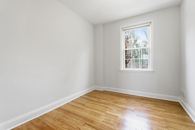 Building Photo - Newly Remodeled 3BR Semi-Detached in Catonsville | Refinished Oak Floors | Updated Kitchen + Bath...