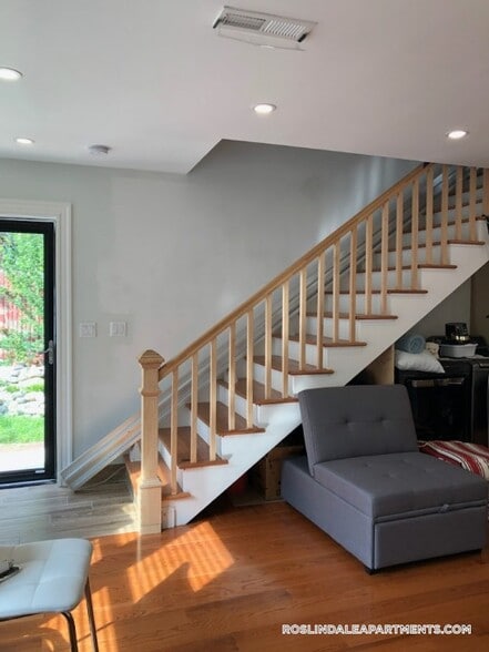 Building Photo - 4350 Washington St