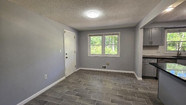 Building Photo - 342 Dunfey Ln