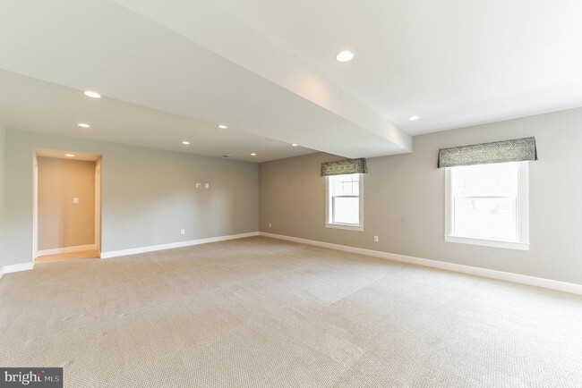 Building Photo - 627 Stonecliffe Rd