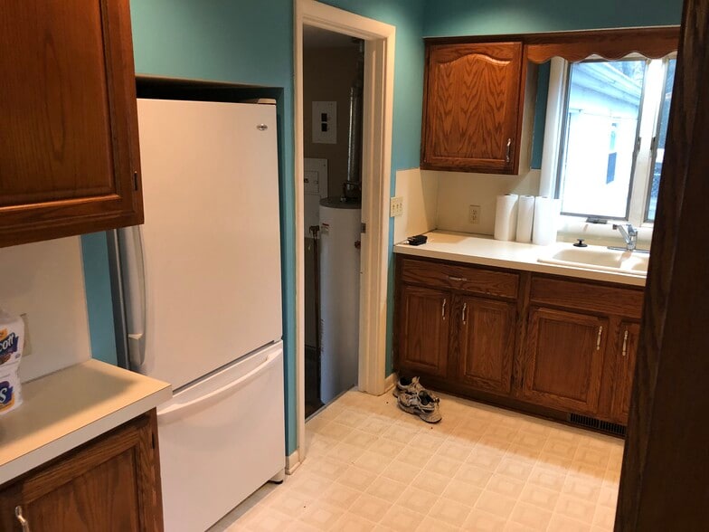 Kitchen - 3660 N Mccord Rd