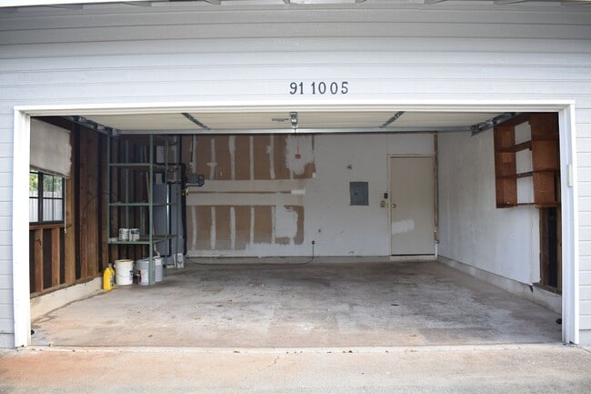 Building Photo - 3/2.5 West Loch Estates Single Family Home