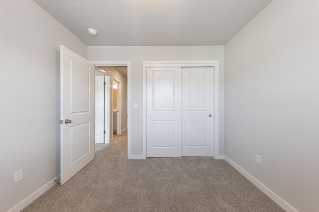 Building Photo - Newly Constructed 3 bedroom, 2.5 Bathroom home with luxury finishes!