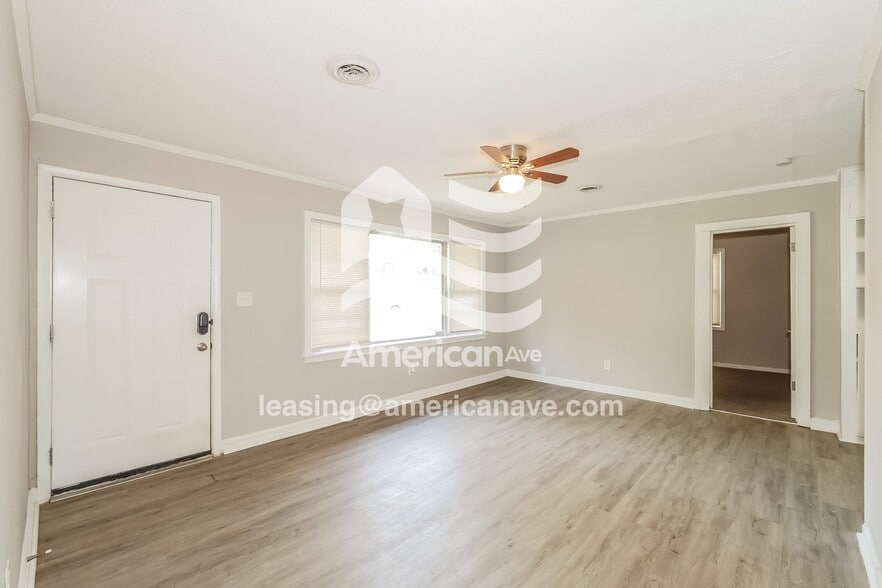 Building Photo - 7937 Park Ave