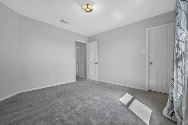 Building Photo - 6006 Barany Ct