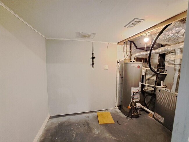 Building Photo - 844 Chandler Dr SW