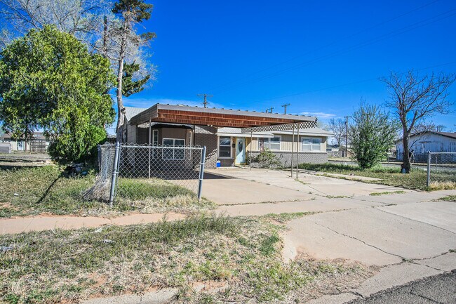 Building Photo - 2641 E Baylor St