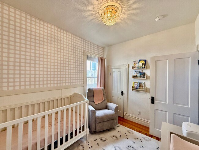 Building Photo - Charming 3-Bedroom Home in the Heart of Co...