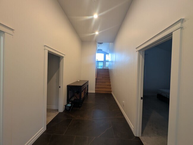 Building Photo - 2448 Le Clerc Rd S
