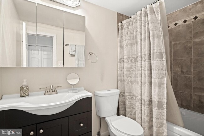 Building Photo - 2712 Advent Ct S