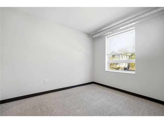 Building Photo - 2318 Jefferson St NE