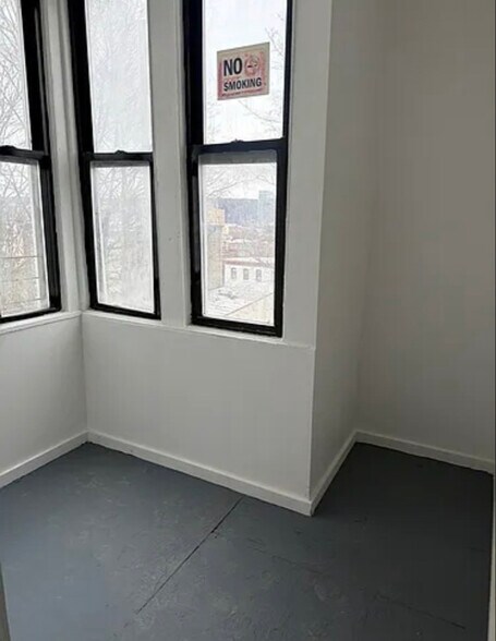 Building Photo - 25 Riverview Pl