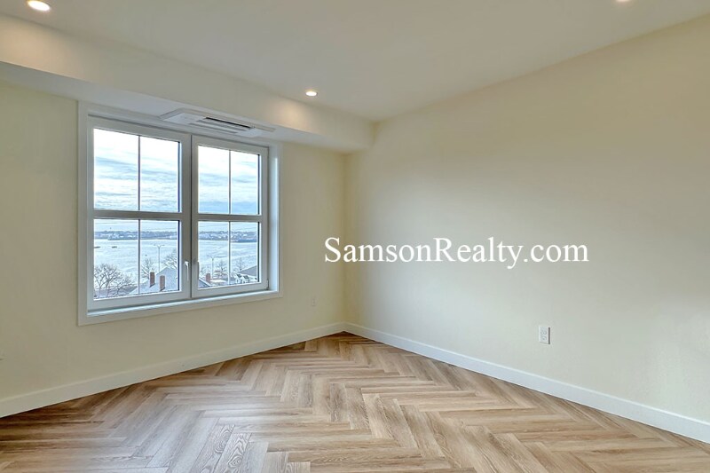 Building Photo - 381 Wickenden St