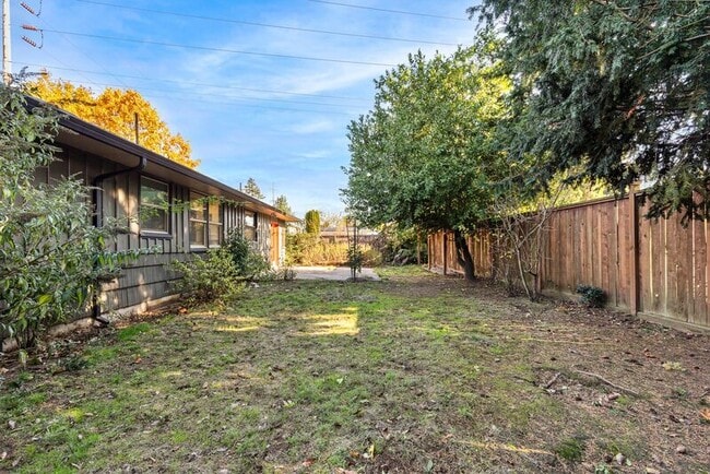 Building Photo - 5546 SE Holgate Blvd