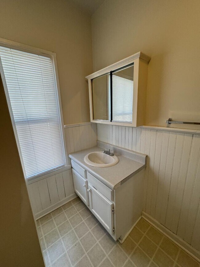 Building Photo - 301 W Beverley St