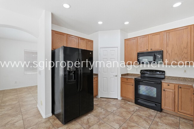 Building Photo - 6827 N 71st Dr