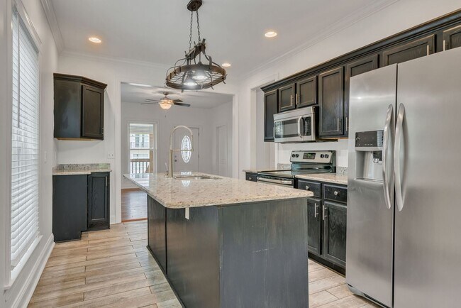 Building Photo - Remodeled house in great location in East Nashville