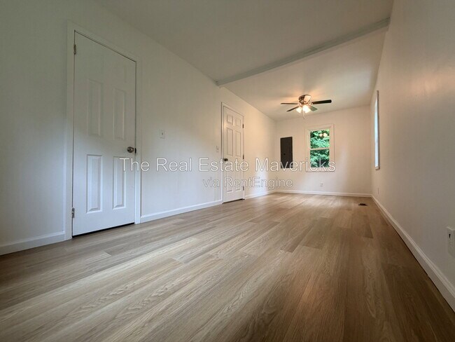 Building Photo - 128 Phillips Hollow Rd