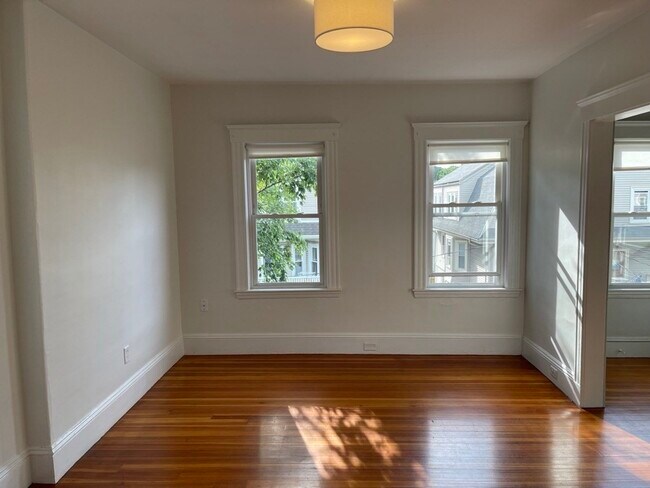 Building Photo - 11 Marion Rd