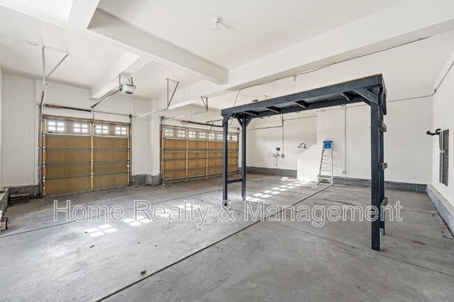 Building Photo - 14325 N Santa Fe St