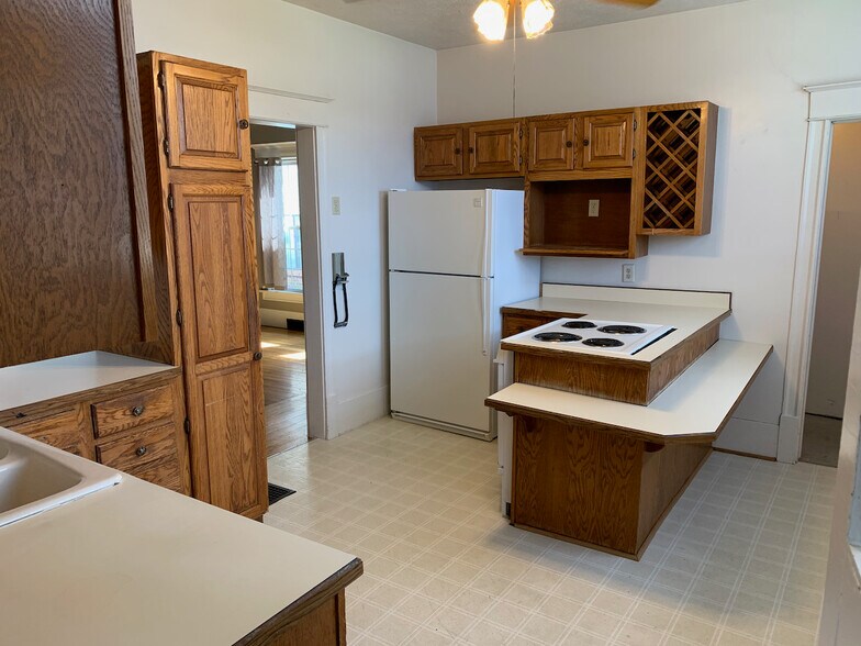 Building Photo - 4821 Walker Ave