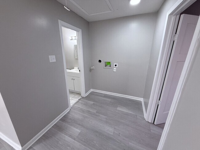 Building Photo - 1155 N Belvedere Blvd