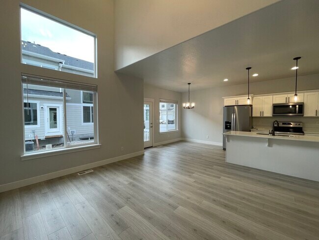 Building Photo - 3740 W