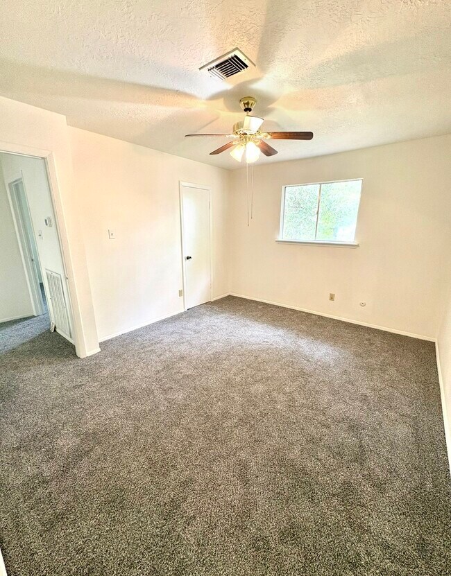 Building Photo - 24022 Spring Briar Ln