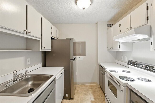 Building Photo - 1-bedroom, 1-bath condo