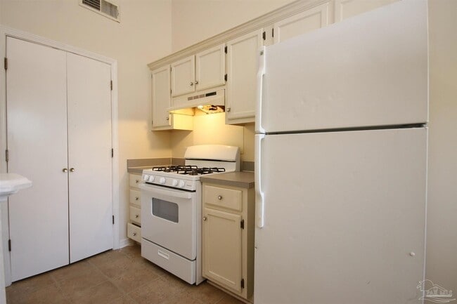 Building Photo - 7033 Weatherwood Dr